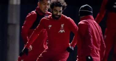 محمد صلاح مبتسما فى تدريب ليفربول بعد فوز ساديو مانى بجائزة الأفضل بإفريقيا.. صور