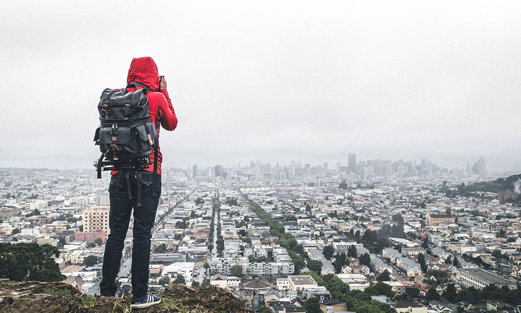 والمرء ليس بصادق في قوله حتى يؤيد قوله بفعاله